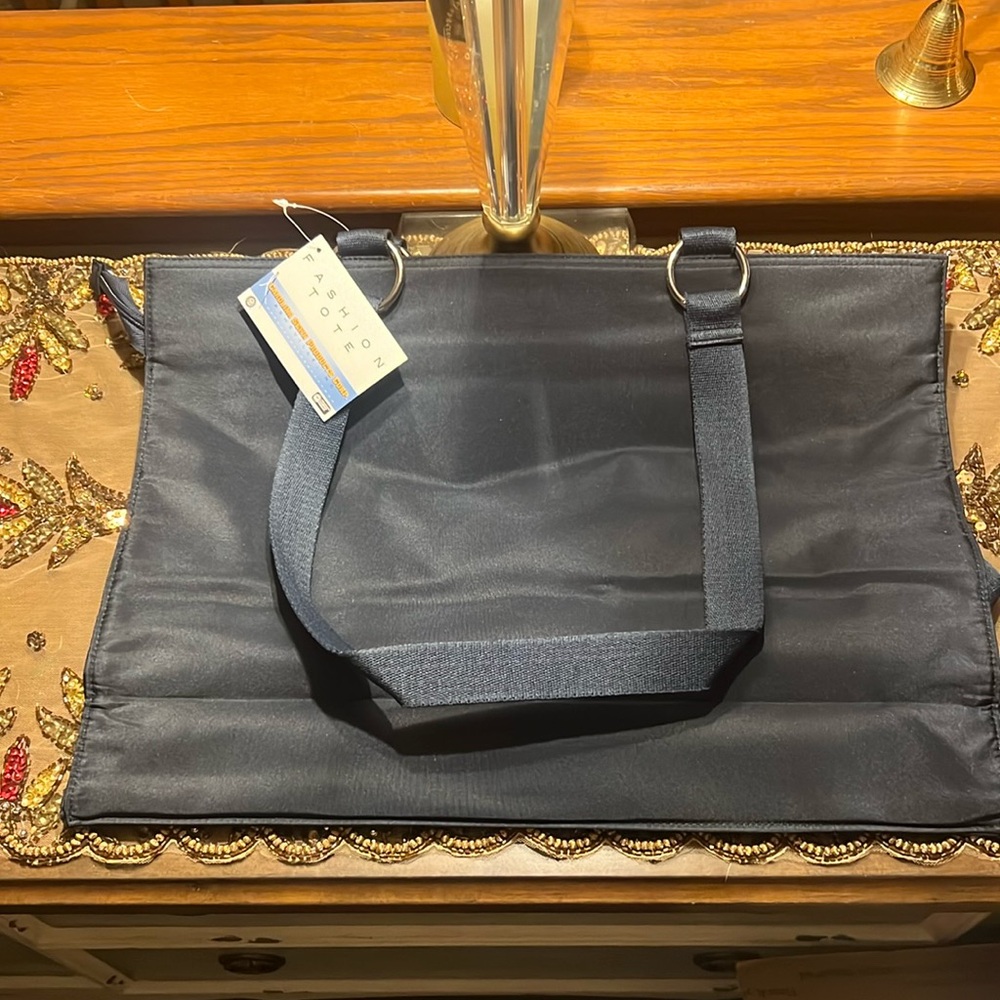 NWT- Fashion Navy Metro Tote, Carolina Sewn Products - Picture 1 of 8